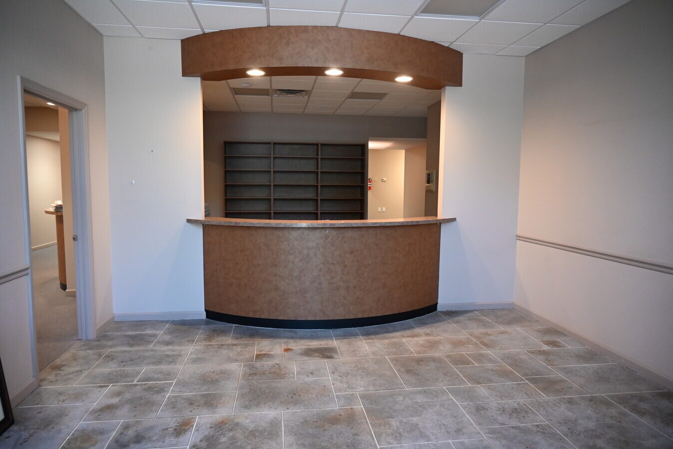 4700 Brainerd Rd, Chattanooga, TN 37411 Dental/ Medical Office *Excellent Visibility*