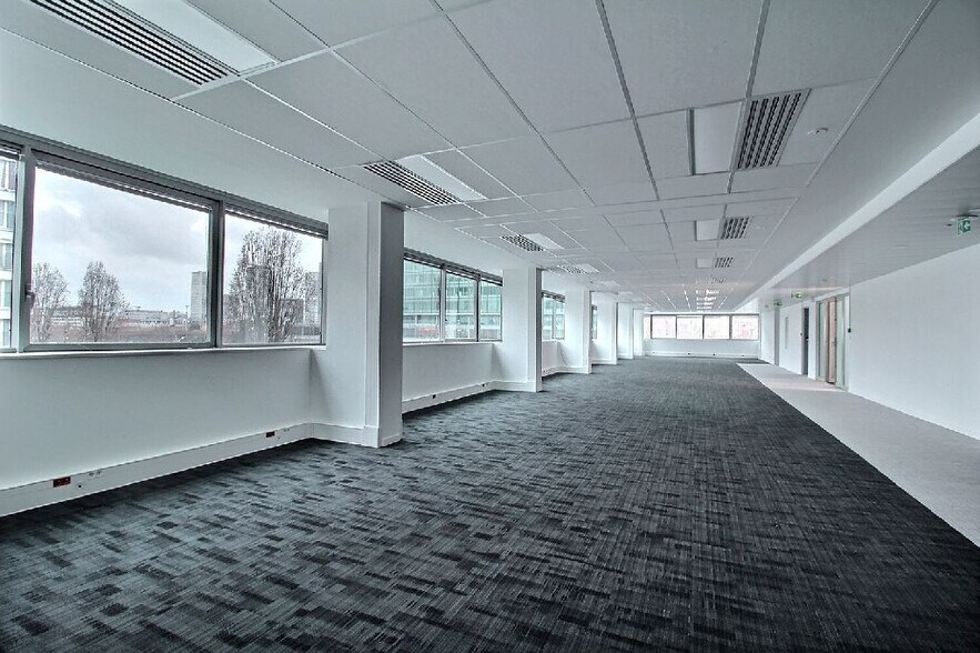 Office in Paris for lease - Interior Photo - Image 1 of 5