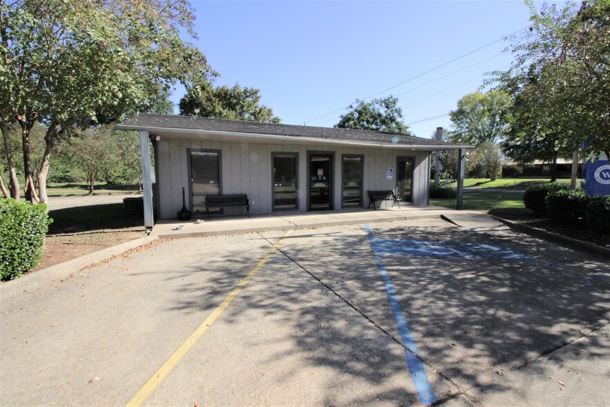 9040 Texas St, Robeline, LA 71469