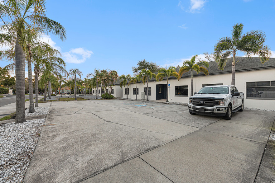 5706 S Macdill Ave, Tampa, FL for lease - Building Photo - Image 2 of 9