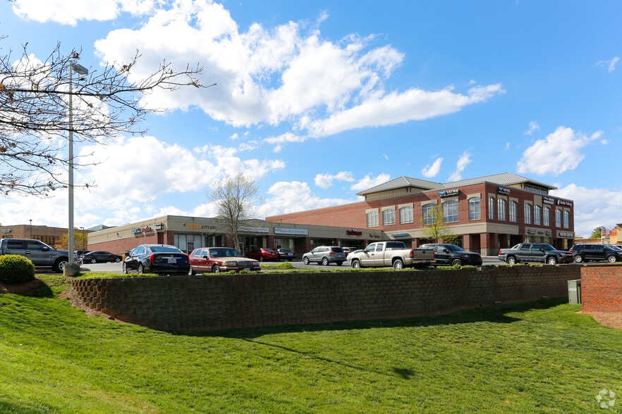 19900 W Catawba Ave, Cornelius, NC for lease - Building Photo - Image 3 of 12