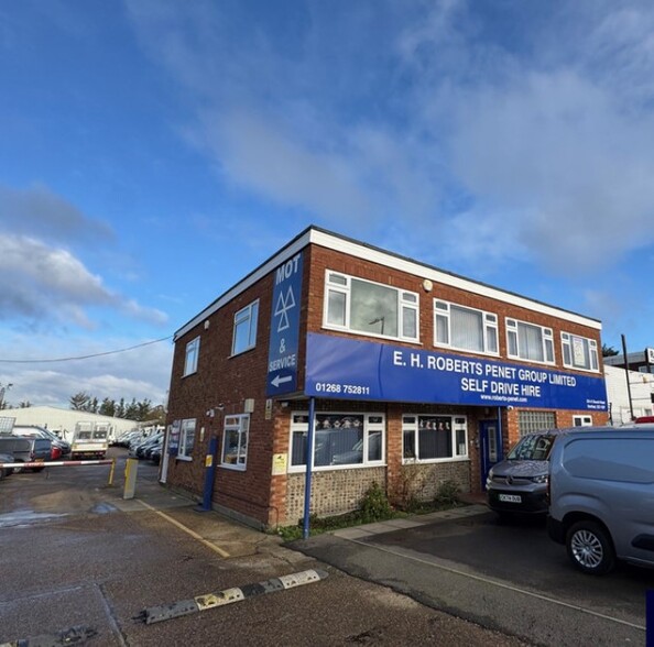 251-255 Church Rd, Benfleet for lease - Primary Photo - Image 1 of 1