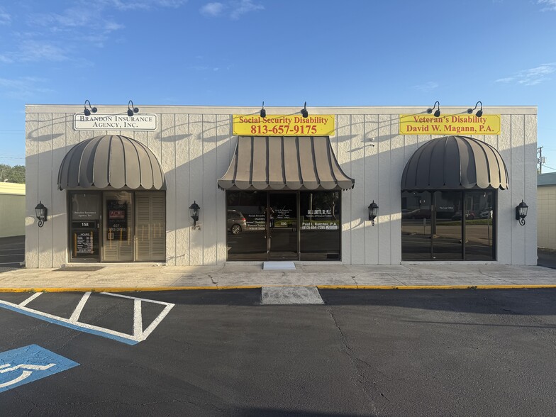 156 W Robertson St, Brandon, FL for lease - Building Photo - Image 1 of 4