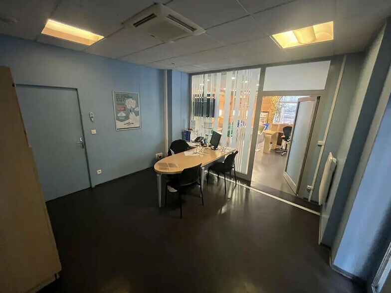 Retail in Strasbourg for lease - Building Photo - Image 3 of 8