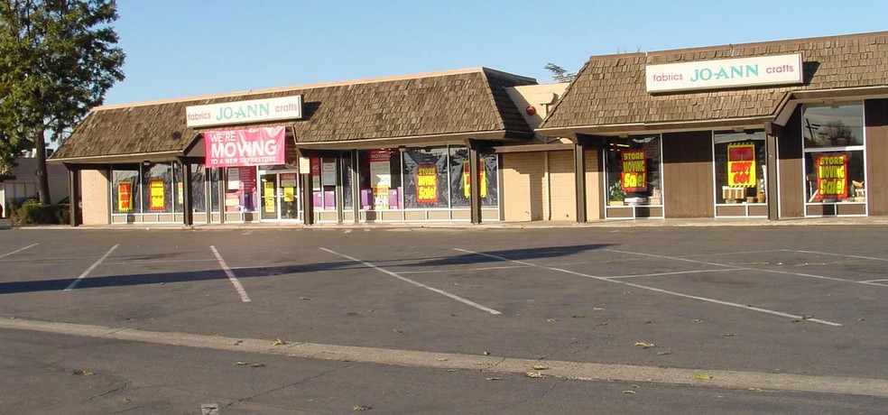 1805-1835 S Mooney Blvd, Visalia, CA for sale - Primary Photo - Image 1 of 1