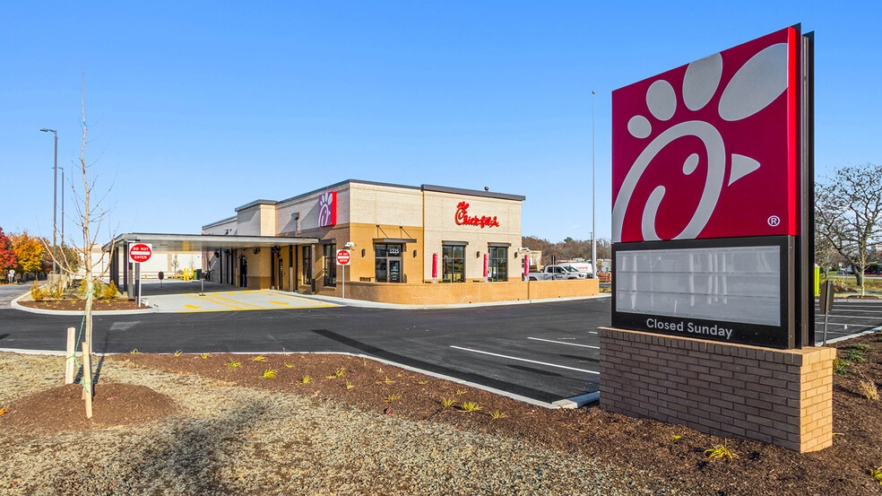 1225 Division St st, East Greenwich, RI for sale - Building Photo - Image 2 of 3