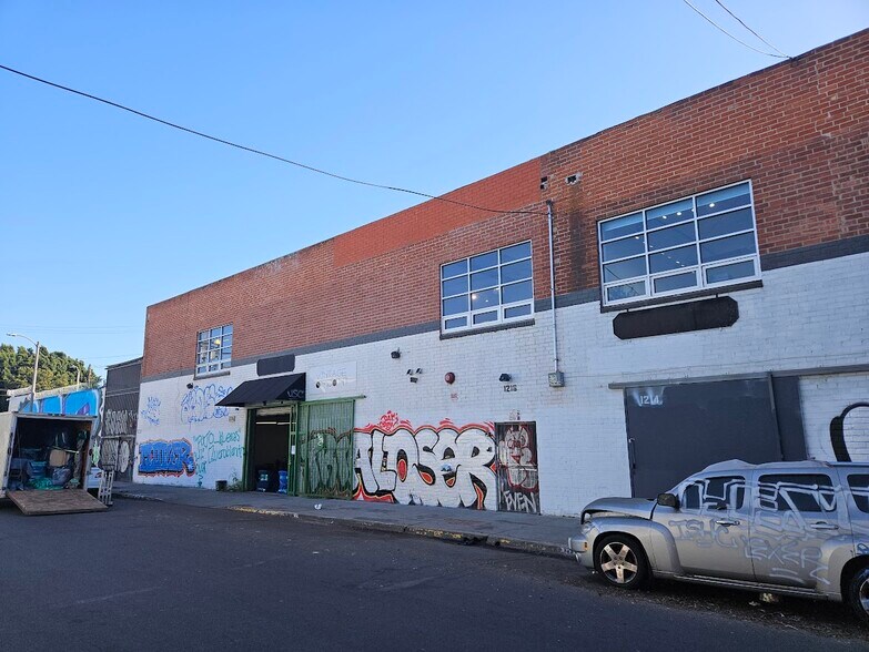 1216 E 18th St, Los Angeles, CA for sale - Primary Photo - Image 1 of 1