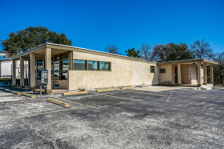 2810 Hillcrest Dr, San Antonio, TX for sale - Building Photo - Image 3 of 25