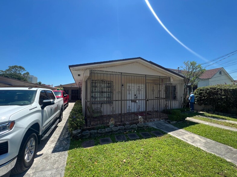 2752 SW 3rd St, Miami, FL for sale - Building Photo - Image 2 of 16