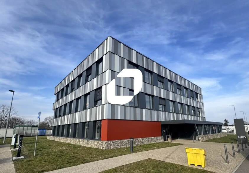 Office in Entzheim for lease - Building Photo - Image 1 of 24