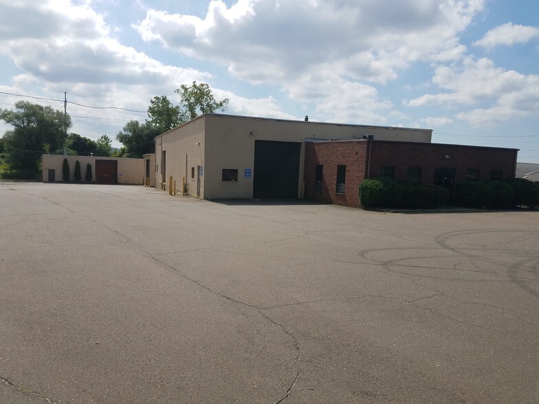 2781 State St, Hamden, CT 06517