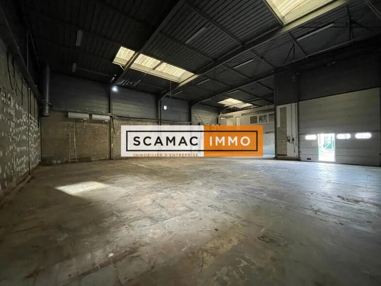 Industrial in Châtillon for lease - Building Photo - Image 2 of 4