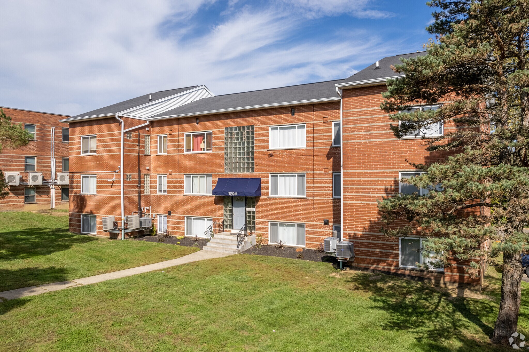 1215 Elberta Cir, Park Hills, KY for sale Primary Photo- Image 1 of 1