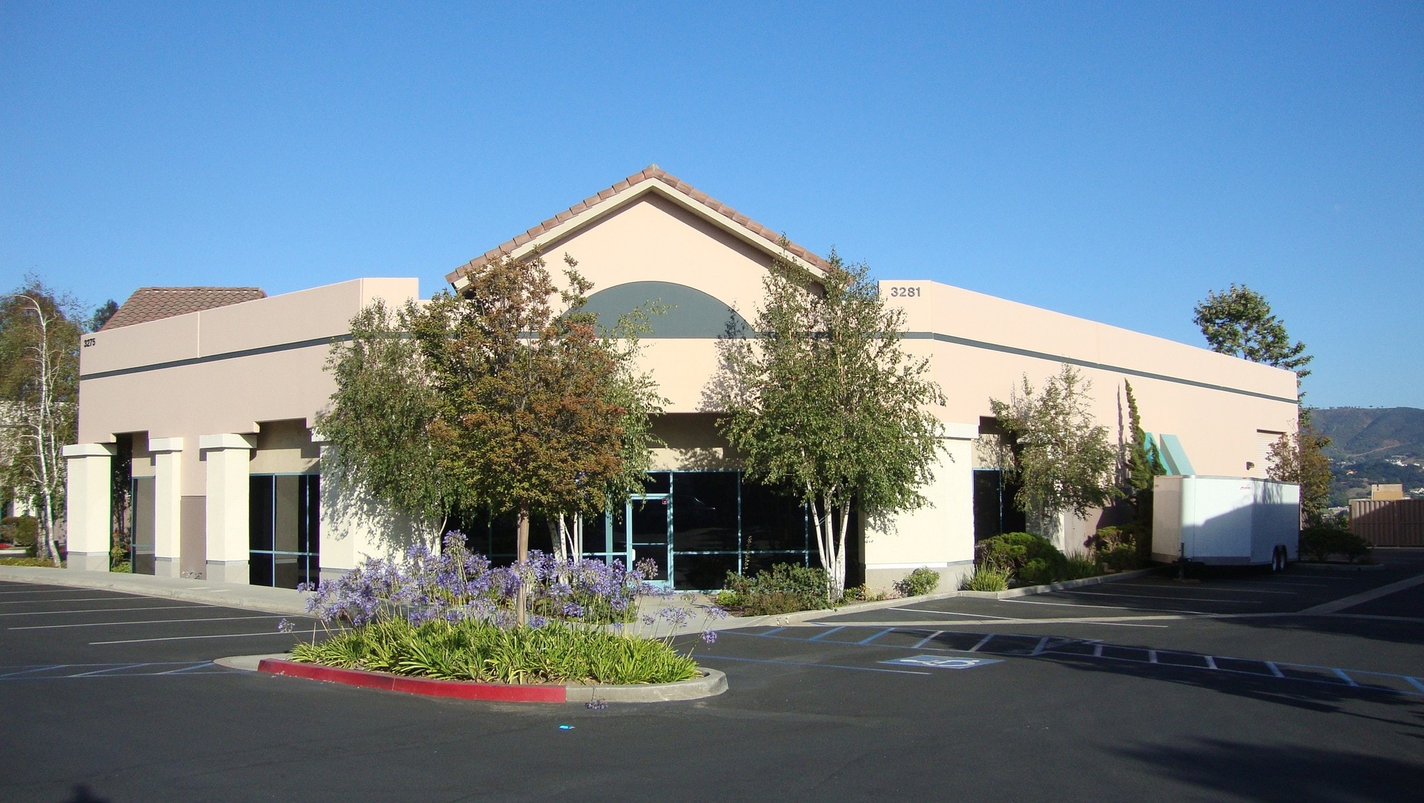 3275-3281 Grande Vista Dr, Newbury Park, CA for lease Building Photo- Image 1 of 14
