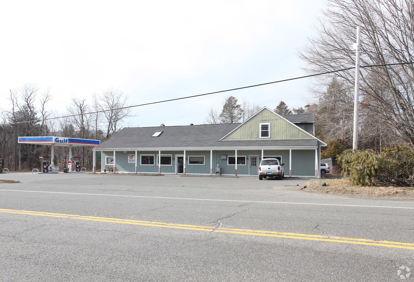 1633 Main St N, Woodbury, CT 06798