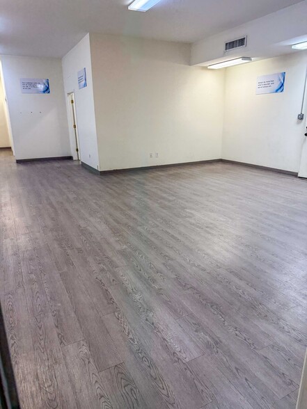 2112 N Navarro St, Victoria, TX for lease - Interior Photo - Image 2 of 7