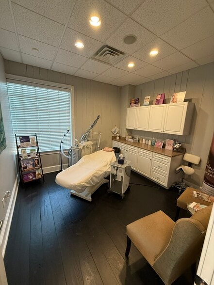 2416 Westgate Dr, Albany, GA for sale - Interior Photo - Image 2 of 6