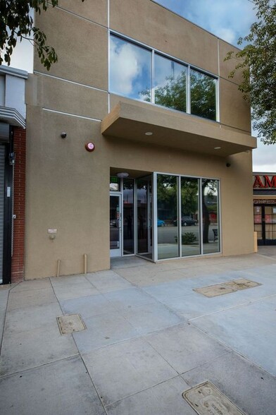 2009 W Burbank Blvd, Burbank, CA for lease - Building Photo - Image 2 of 12