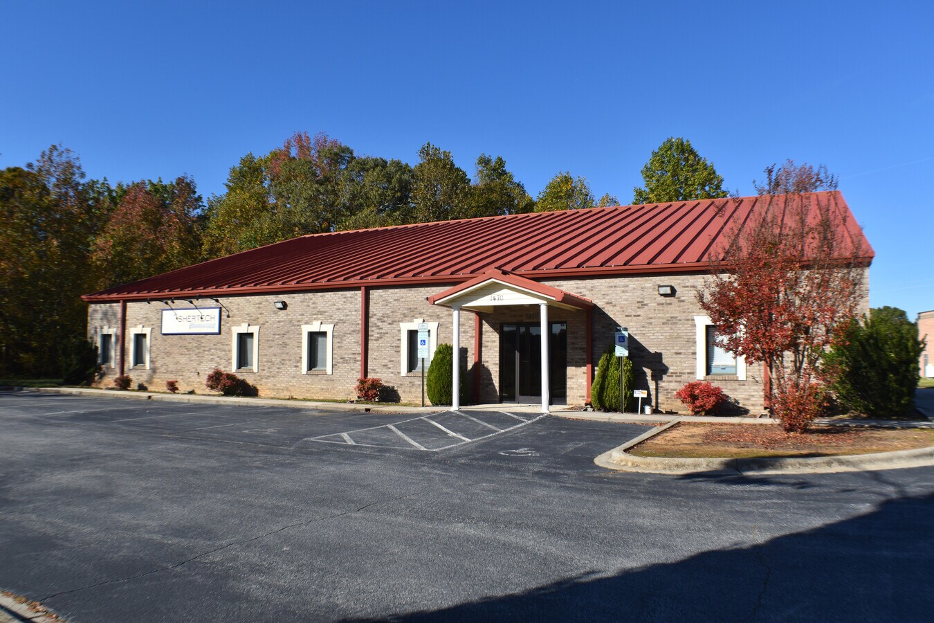 1470 Hampton Plaza Dr, Kernersville, NC 27284