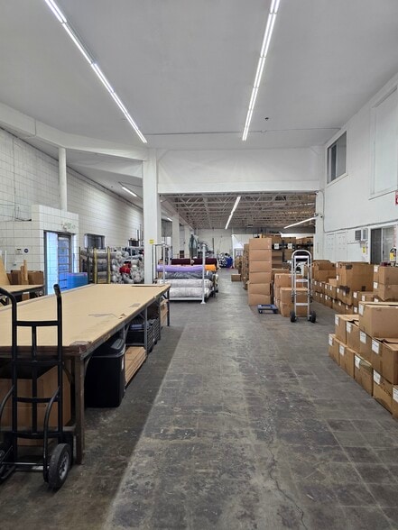 2560 E 56th St, Huntington Park, CA for lease - Building Photo - Image 3 of 9