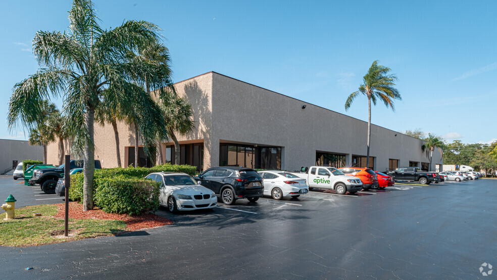 500-512 SW 12th Ave, Deerfield Beach, FL for lease - Building Photo - Image 1 of 14