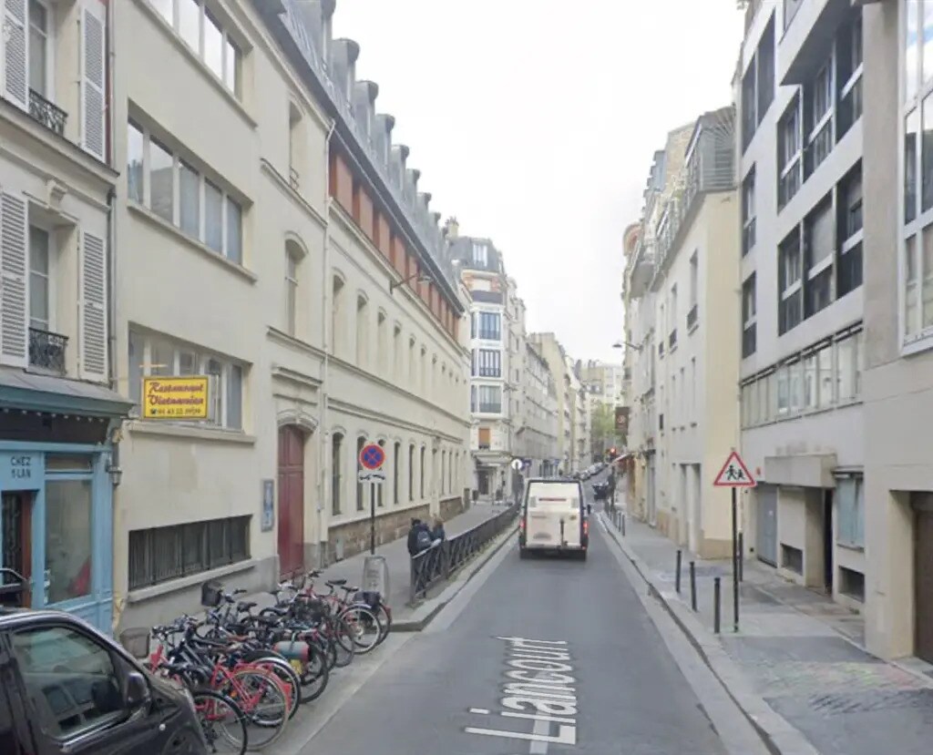 Retail in Paris for lease Building Photo- Image 1 of 5