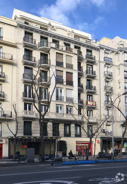 Multifamily in Madrid, MAD for sale - Building Photo - Image 2 of 2