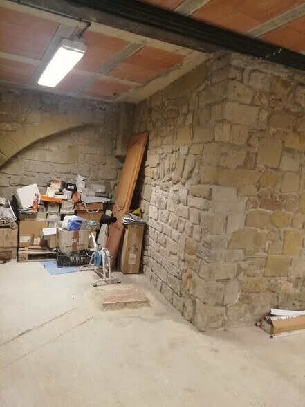 Retail in Manresa, Barcelona for lease - Interior Photo - Image 2 of 7