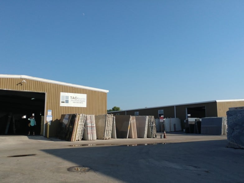 4605 Fowler St, Fort Myers, FL for sale - Primary Photo - Image 1 of 9