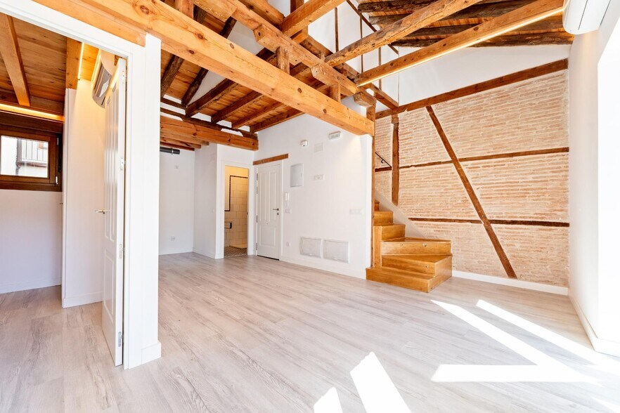 Multifamily in Toledo, Toledo for sale - Interior Photo - Image 2 of 31