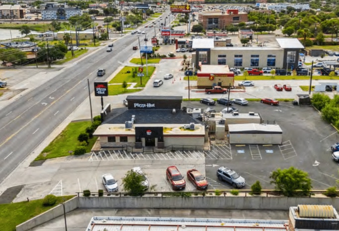 2425 E Main St, Eagle Pass, TX for sale - Building Photo - Image 2 of 5