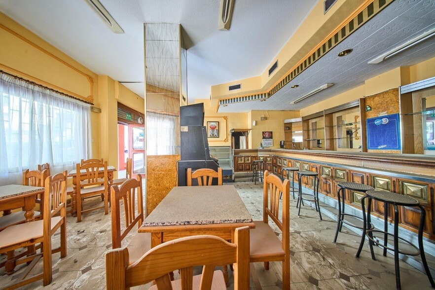 Retail in Granada, Granada for sale - Interior Photo - Image 2 of 13