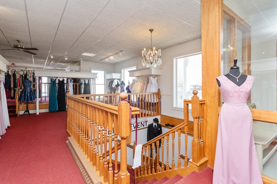 2415 N Richmond St, Appleton, WI for sale - Interior Photo - Image 3 of 31