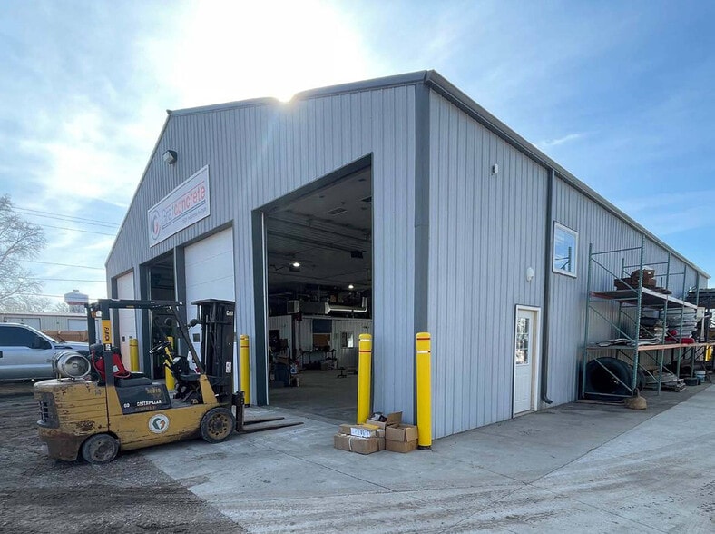 Industrial Buildings for Sale portfolio of 2 properties for sale on LoopNet.com - Building Photo - Image 2 of 9