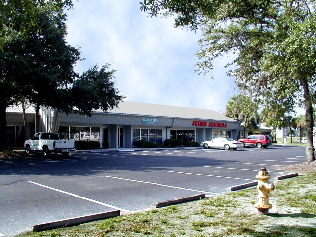 5770-5792 Enterprise Pky, Fort Myers, FL for lease - Building Photo - Image 3 of 8