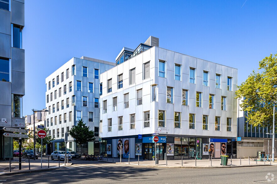 Office in Lyon for lease - Primary Photo - Image 1 of 3
