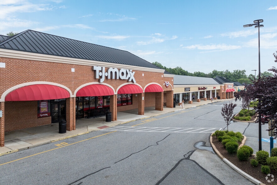 825-881 E Baltimore Pike, Kennett Square, PA for lease - Primary Photo - Image 1 of 15