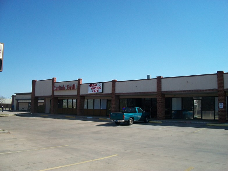 1505 Southwest Pky, Wichita Falls, TX for lease - Building Photo - Image 3 of 5