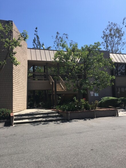 5053 La Mart Dr, Riverside, CA for sale - Building Photo - Image 3 of 10