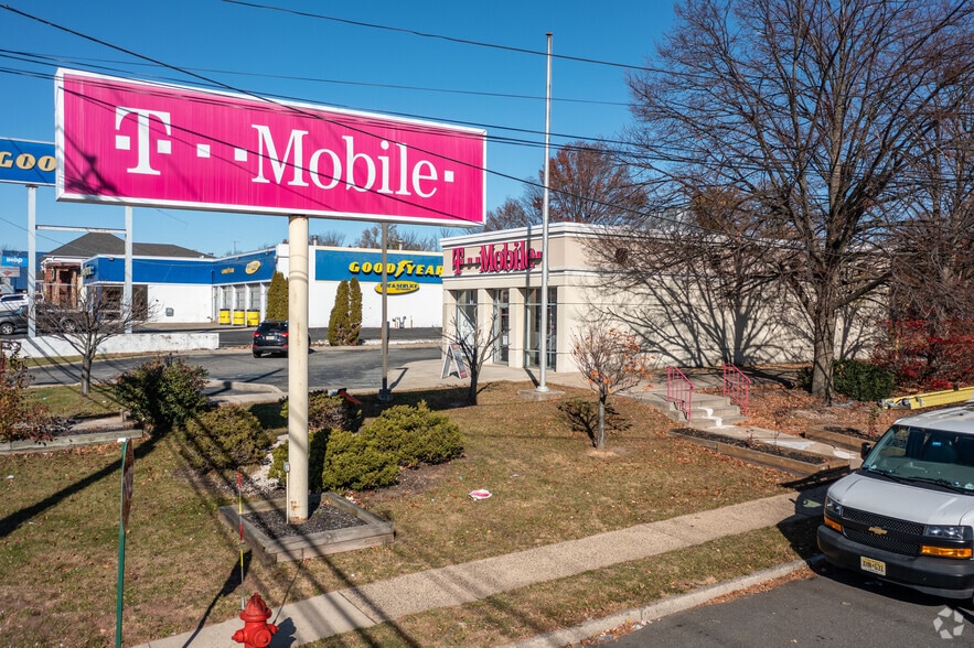 32 Parsonage Rd, Edison, NJ 08837