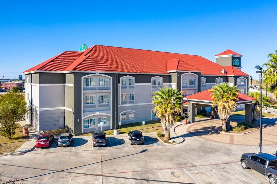 1501 N State Highway 46, Seguin, TX for sale - Primary Photo - Image 1 of 1