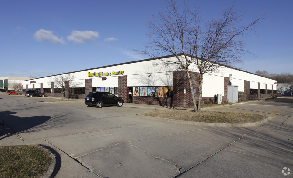 1985 NW 94th St, Clive, IA for lease - Primary Photo - Image 1 of 2