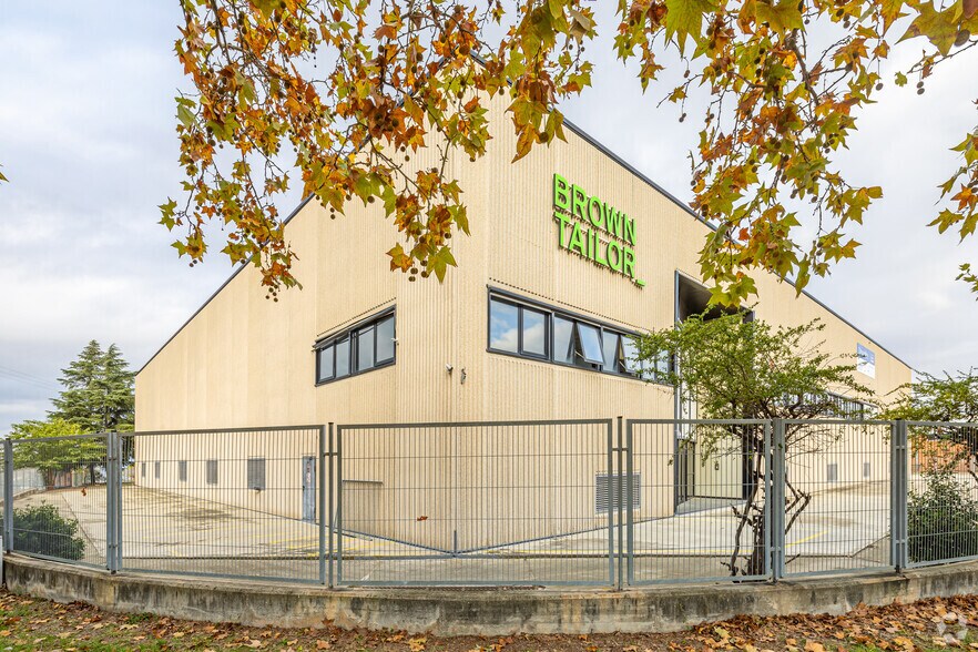 Carrer de Ramon Farguell, 51-53, Manresa, Barcelona for sale - Building Photo - Image 1 of 8