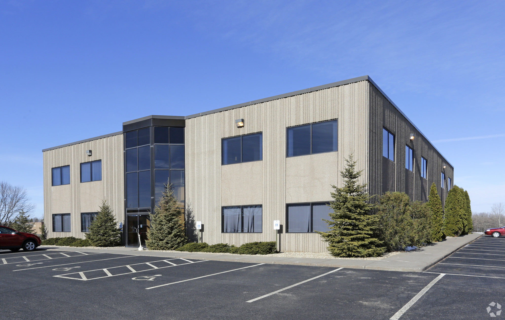 642 Brakke Dr, Hudson, WI for lease Building Photo- Image 1 of 4