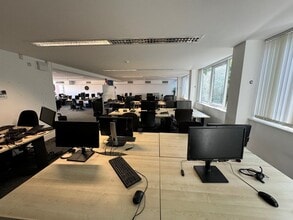 33 Kingston Crescent, Portsmouth for lease Interior Photo- Image 2 of 9