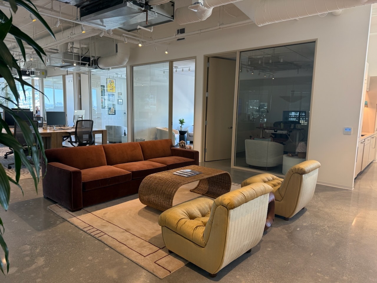 925 N La Brea Ave, Los Angeles, CA for lease Interior Photo- Image 1 of 4