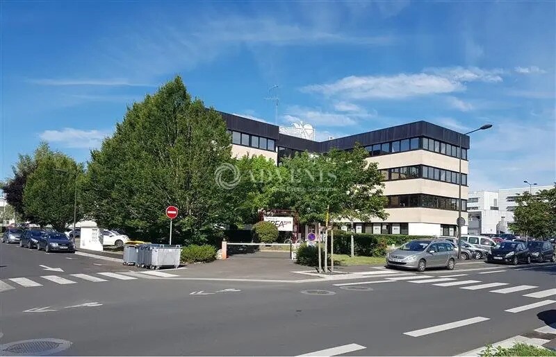 Office in Saint-Avertin for lease - Building Photo - Image 1 of 5