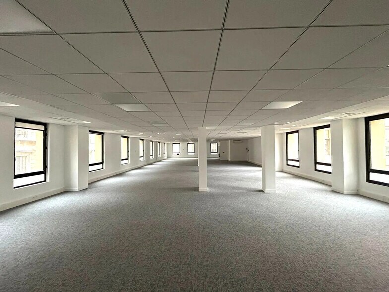 Office in Marseille for lease - Building Photo - Image 2 of 6