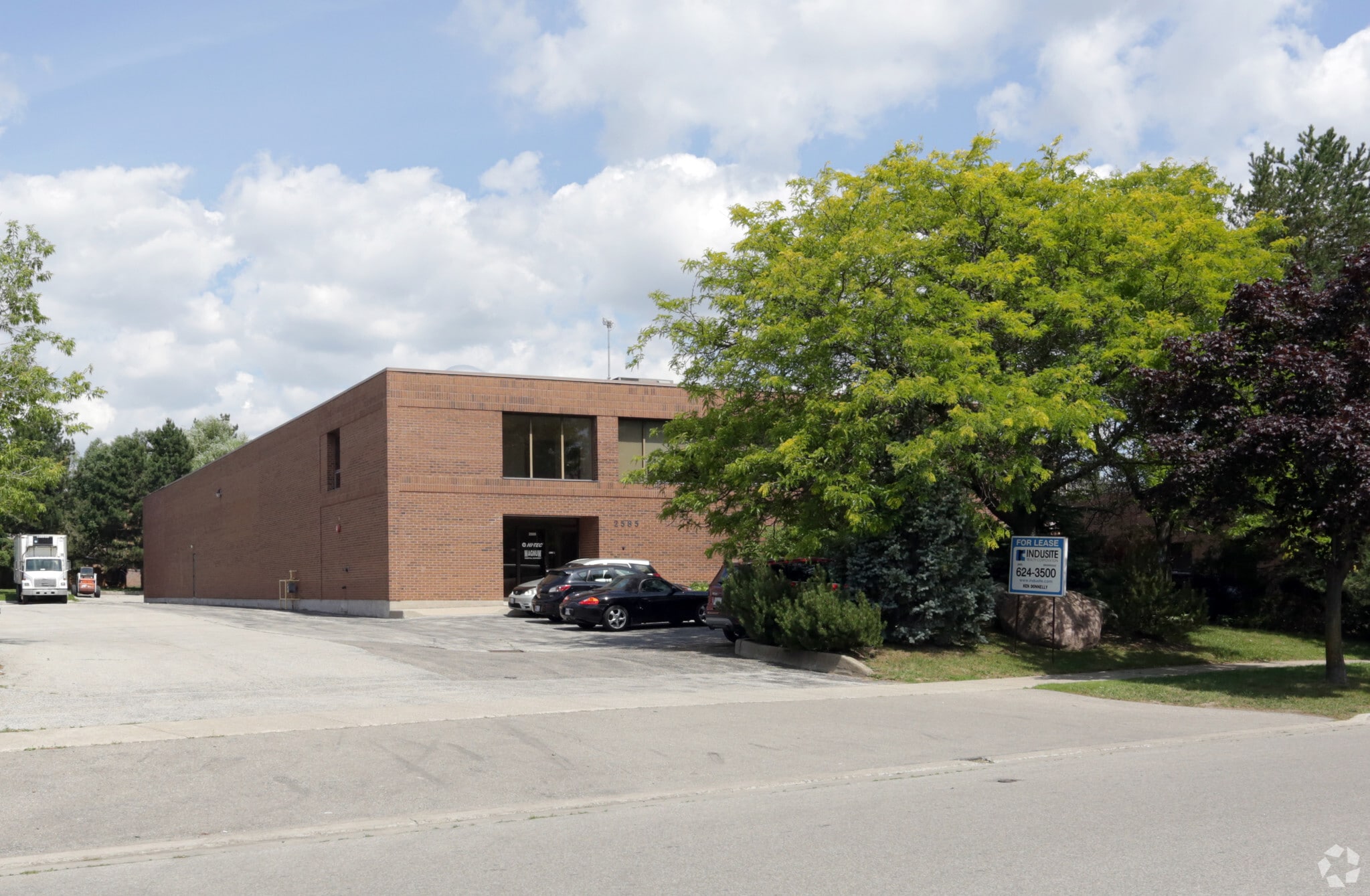 2585 Dunwin Dr, Mississauga, ON for sale Primary Photo- Image 1 of 1