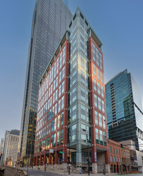 350 N LaSalle St, Chicago, IL for lease - Building Photo - Image 1 of 5